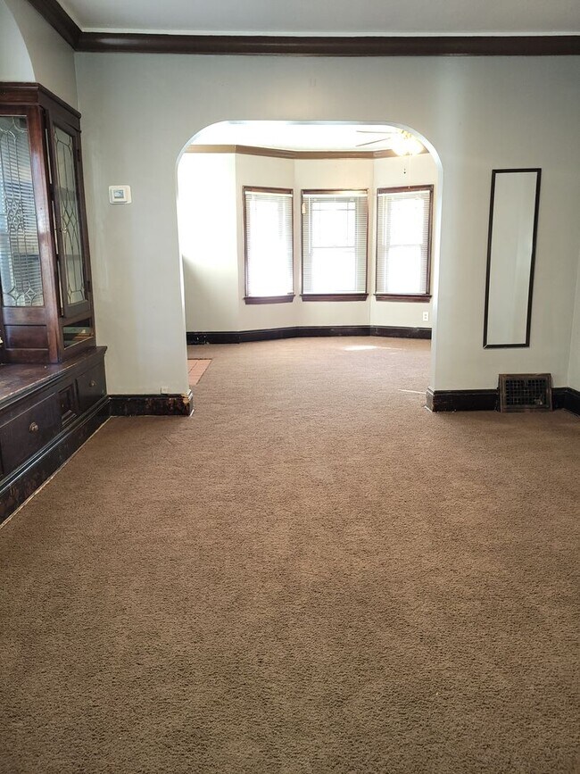 Building Photo - 3871 W.136th
