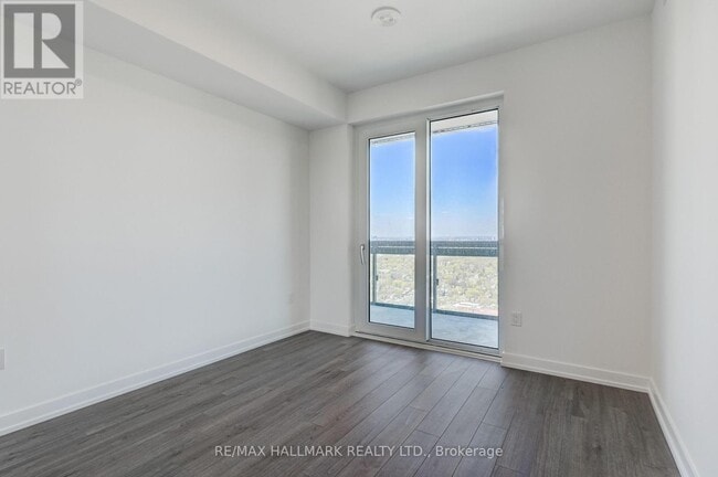 Building Photo - 39-4239 Roehampton Ave