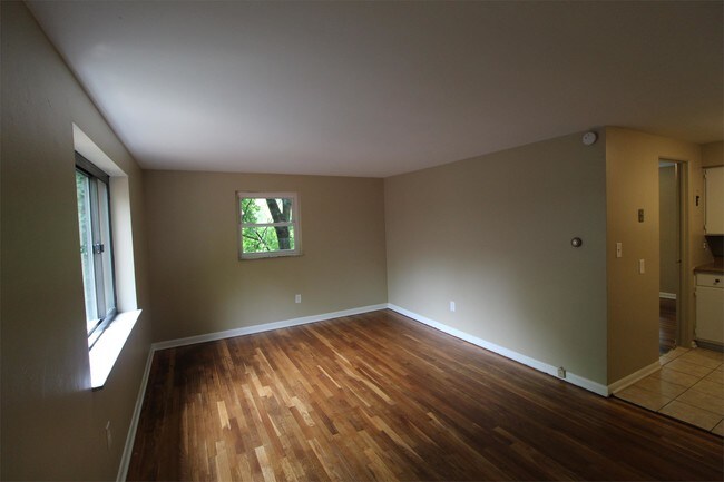 Building Photo - 3447 Evergreen Rd