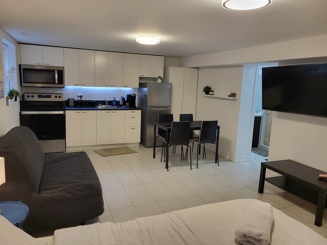 Kitchen & dining - 73 Bogert Av
