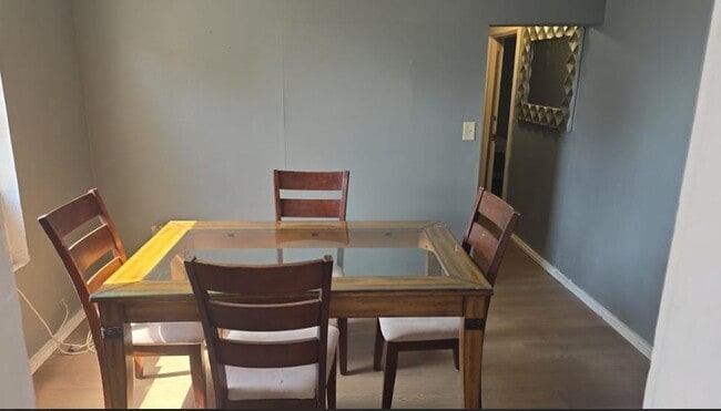 Foto del edificio - 4134 Woodside Ave