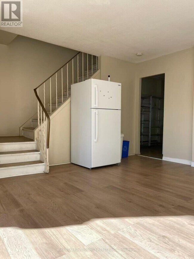 Photo du bâtiment - 228 Westcourt Pl