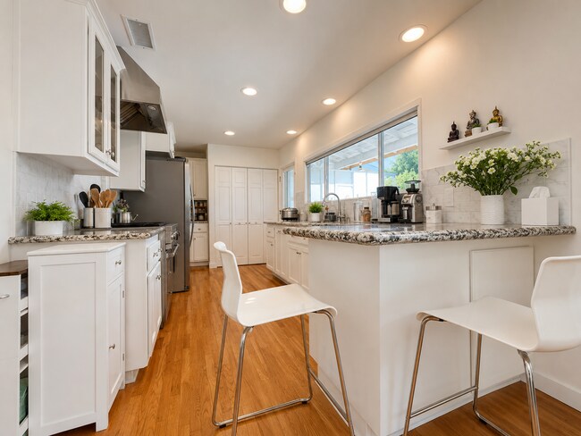 Cocina - 1930 W 1st St