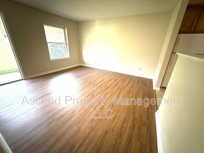Foto del edificio - 5052 Eller Rd