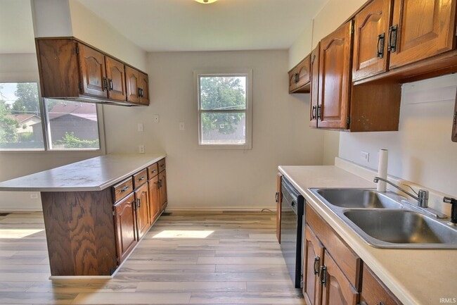Building Photo - 1627 Shannon Dr