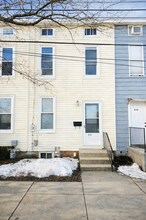 Building Photo - 446 Walnut St