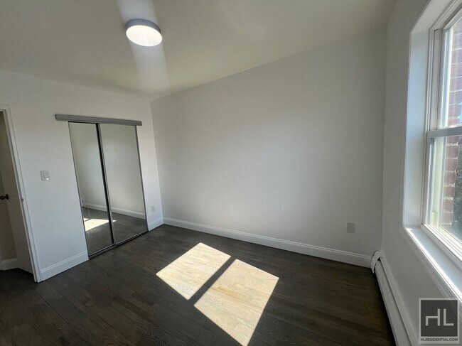 Building Photo - LUXURIOUS 2 BEDROOM IN BROOKLYN