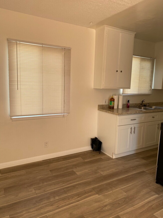 Cocina - 545 N Hoover St