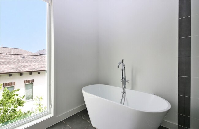 Foto del edificio - 5711 Kansas St