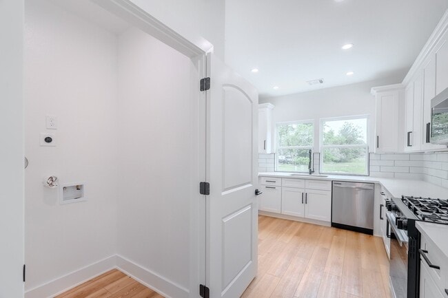 Building Photo - 7903 Sunnyhill St