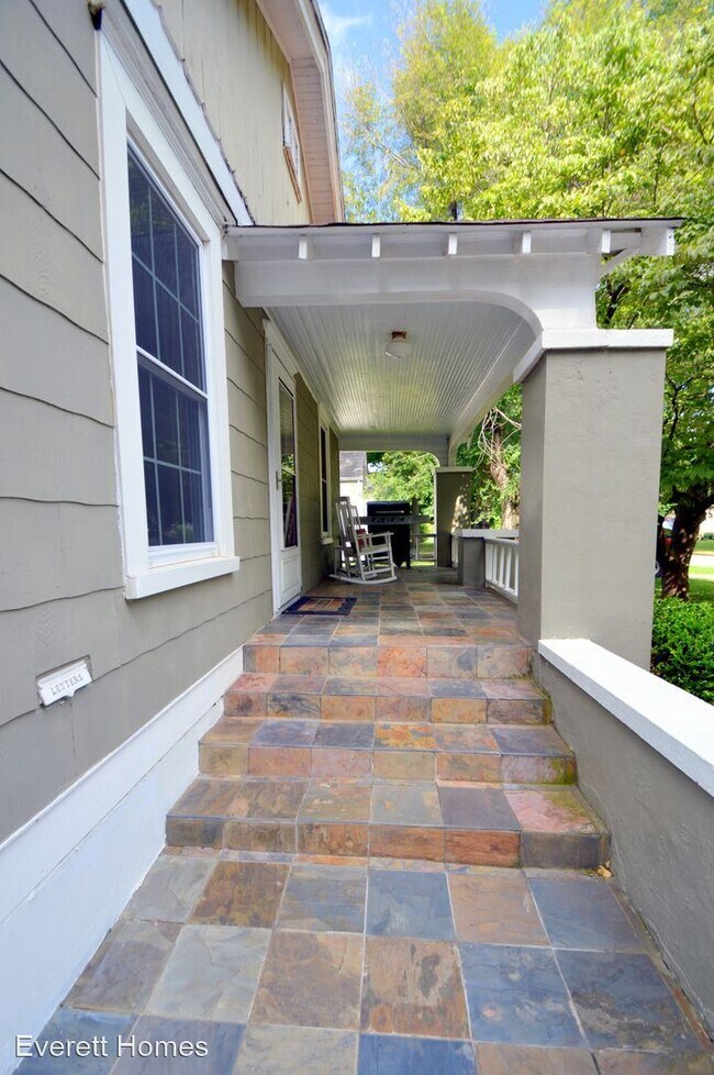 Building Photo - 3 br, 1 bath House - 1437 E McDaniel St