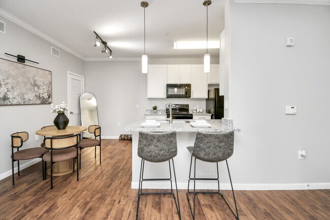 Foto del edificio - 6777 Sommerall Dr