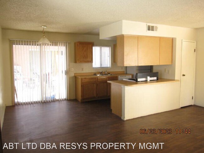 Foto del edificio - 2 br, 2 bath House - 5205 GOLDEN LANE # A