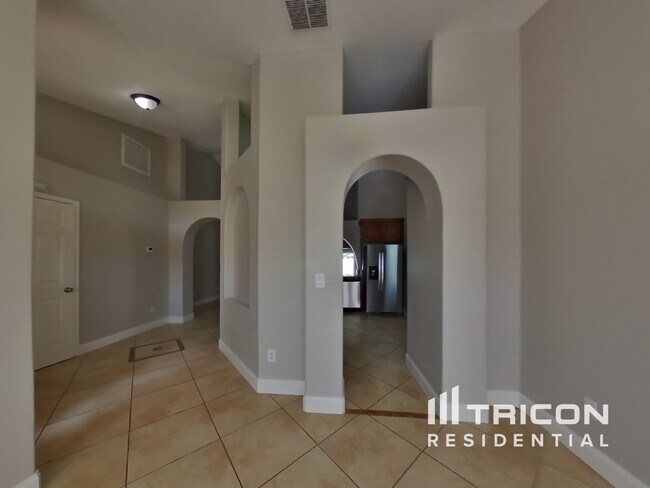 Foto del edificio - 3235 Crystal Creek Blvd