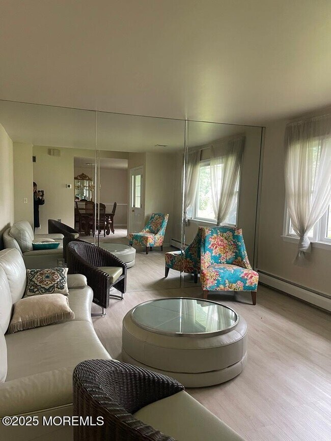 Foto del edificio - 470 Monmouth Pl
