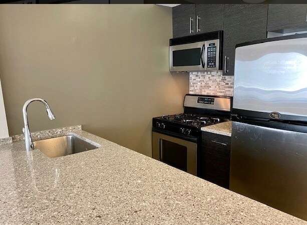 Kitchen - 165 W 21st St
