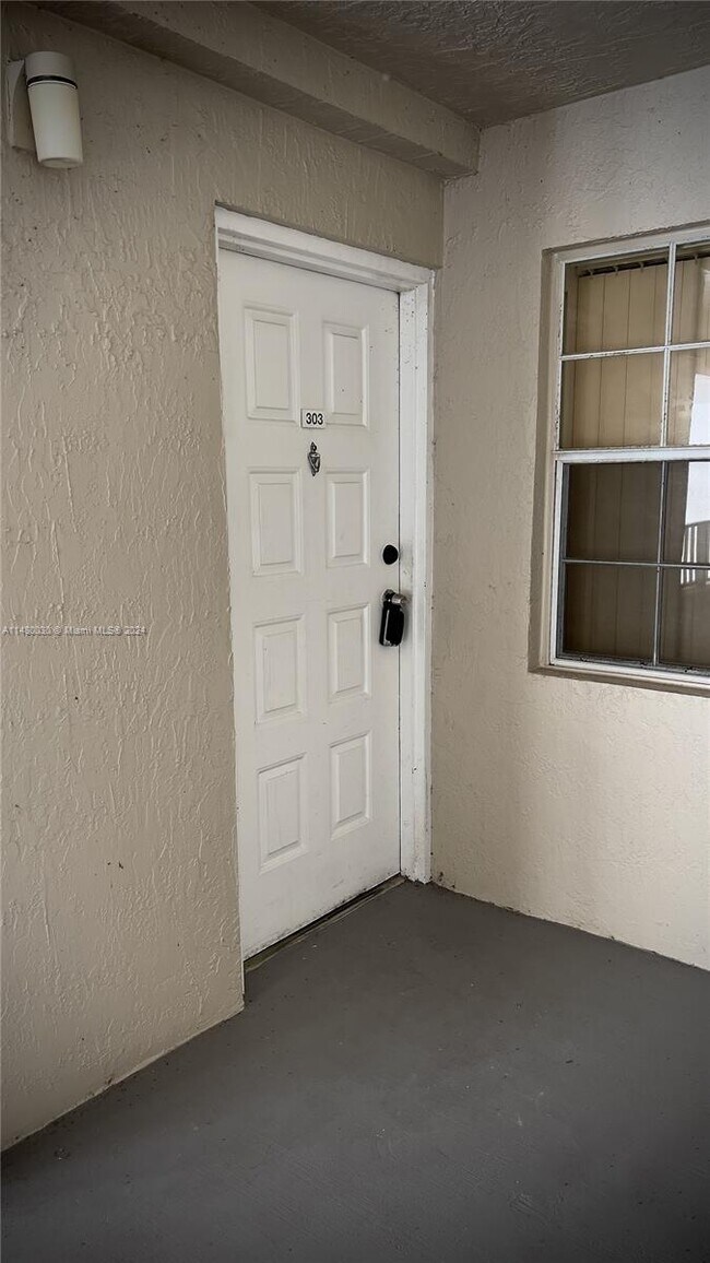 Building Photo - 2841 N Oakland Forest Dr