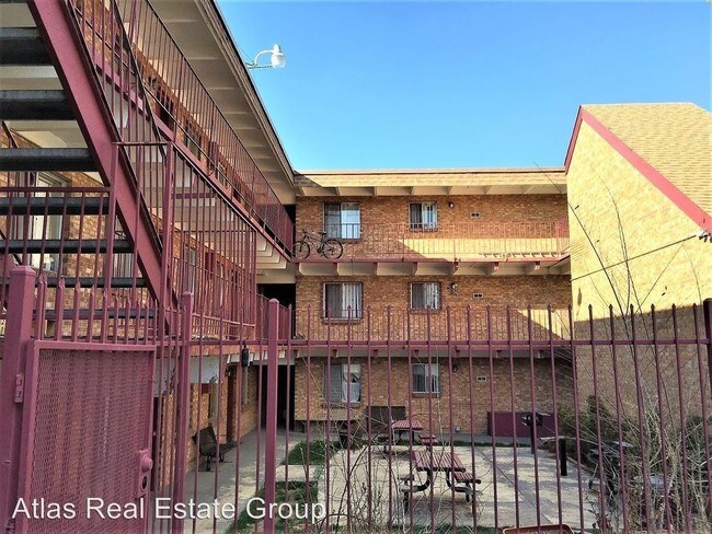 Building Photo - 1389 Quari St