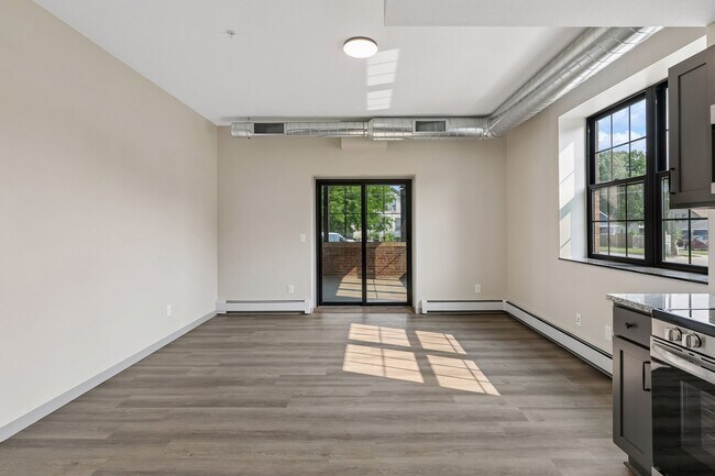 Foto del edificio - 321 6th St E
