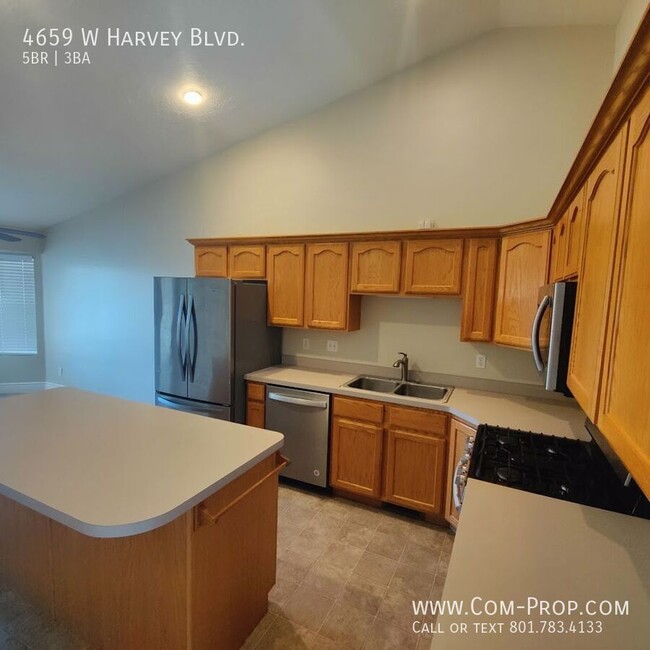 Building Photo - 4659 W Harvey Blvd