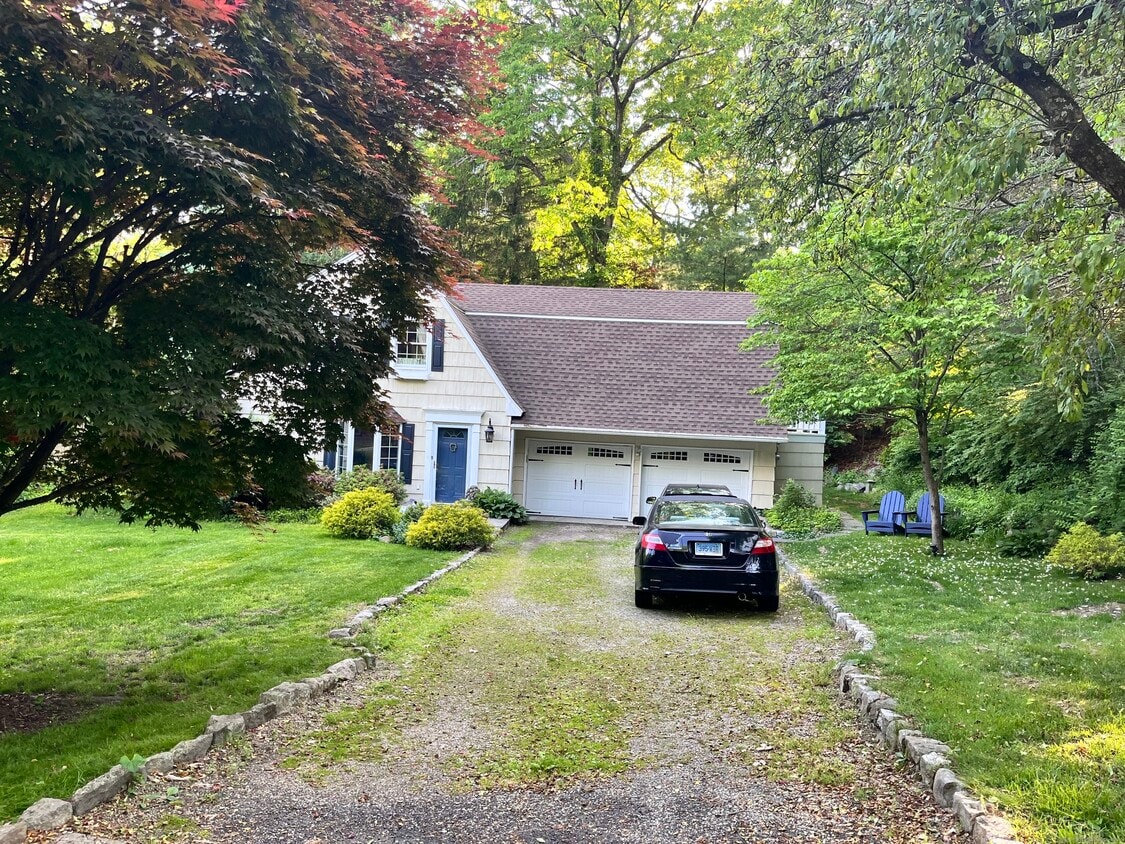 Primary Photo - 141 Sun Dance Rd