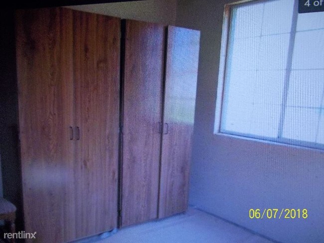 Building Photo - 2 br, 1 bath House - 3107 diamond st.