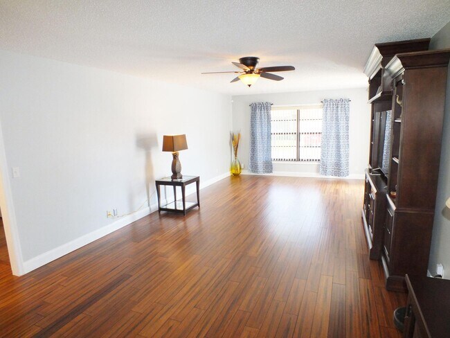 Foto del edificio - 4480 Ficus Tree Rd