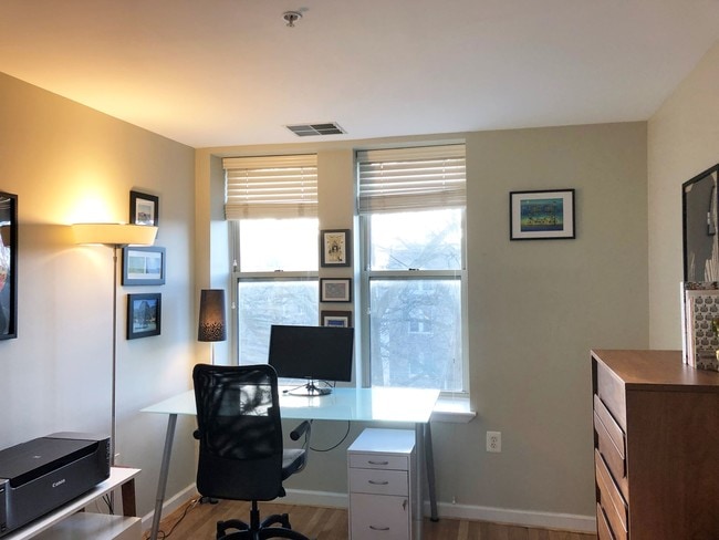 Foto del edificio - 1308 Clifton St NW