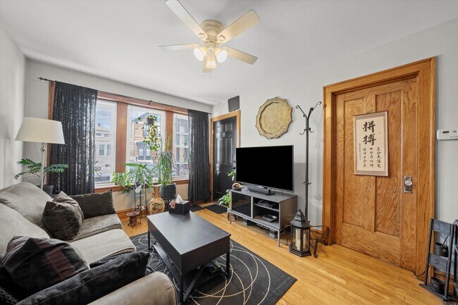 Building Photo - 1025 W 31st Pl
