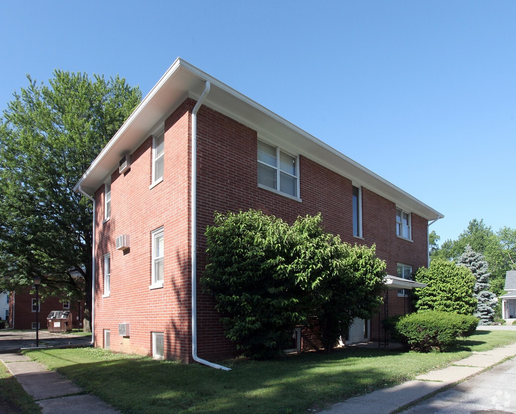 Primary Photo - Wayburn Court