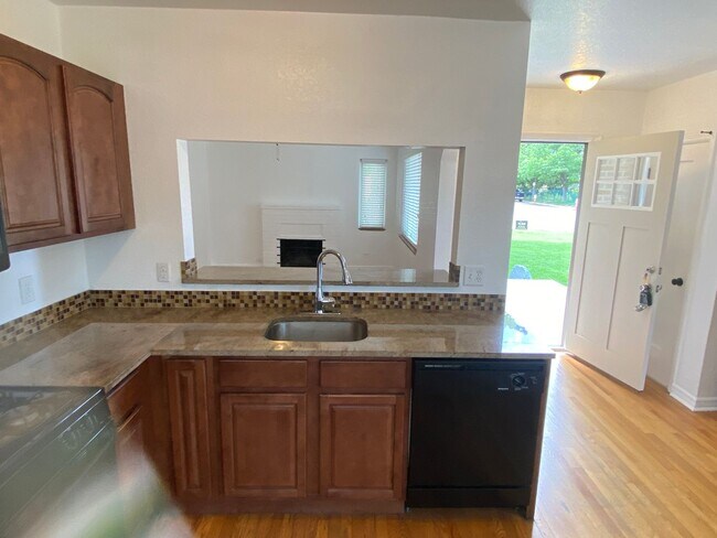 Foto del edificio - Must see Updated 2 bedroom, 1 bath home - Great Location!