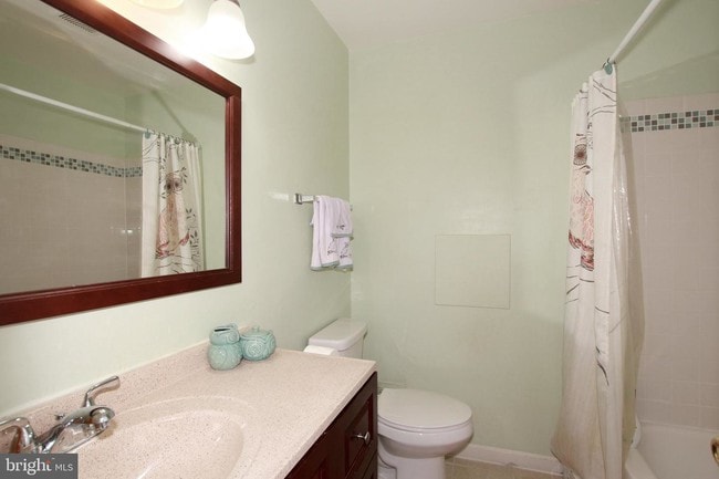 Building Photo - 5529 Southampton Dr