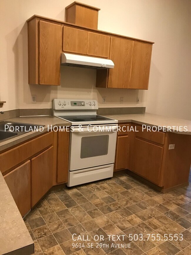 Building Photo - Single-level, Milwaukie Home
