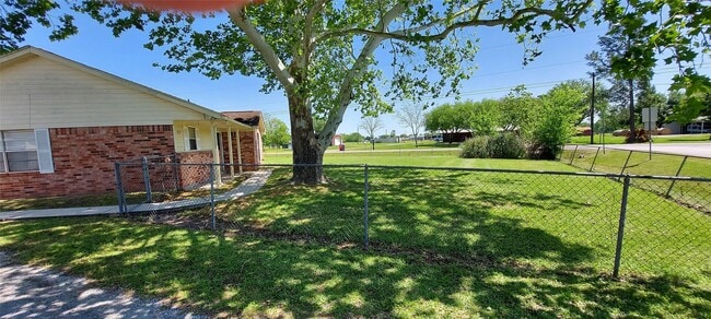 Foto del edificio - 6715 Grace Ln