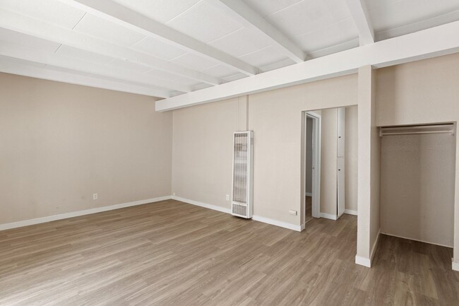Building Photo - 418 Brookside St