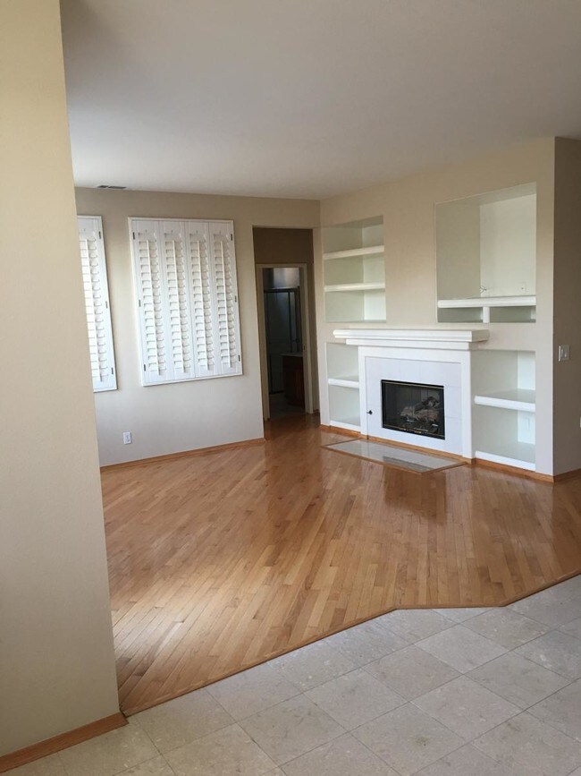 Building Photo - 306 Monterey Dr