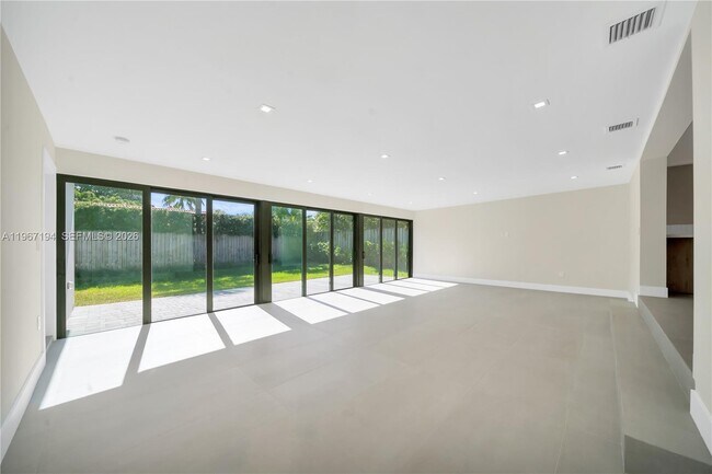 Foto del edificio - 910 W 47th Ct