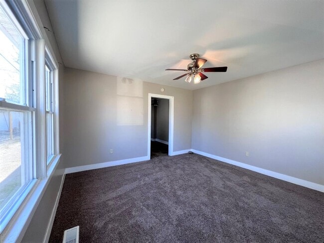 Building Photo - Convenient Duplex Located in Union City!