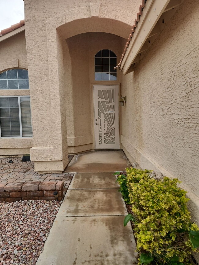 Building Photo - "Spacious 4-Bedroom Glendale Gem with Granite Elegance - 2018 Sq Ft of Comfort!"