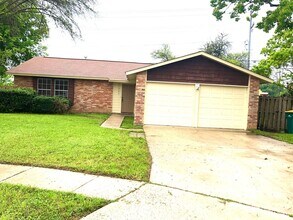 Building Photo - 11205 Champion Oak