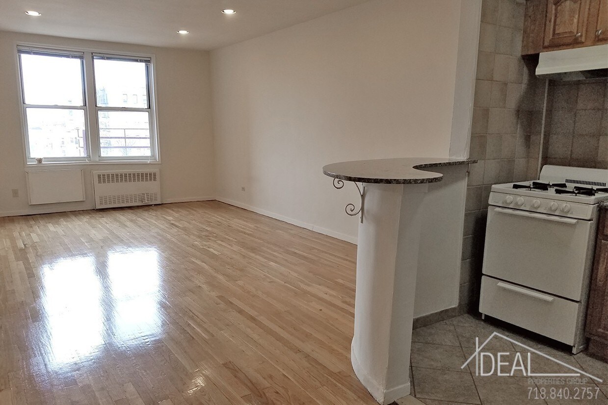 Primary Photo - 61 Gelston Ave