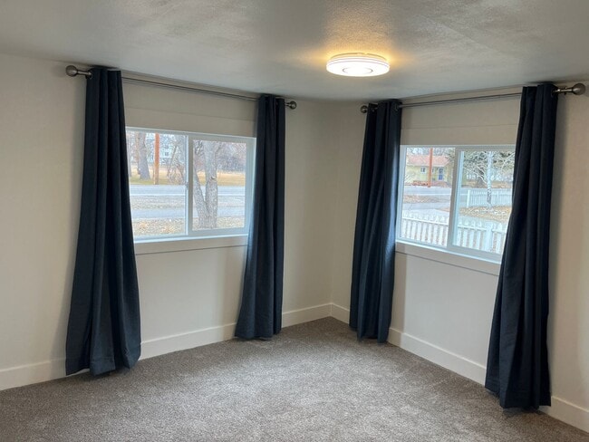 Building Photo - 2 bedroom house for rent