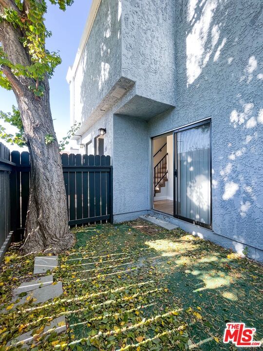 Foto del edificio - 9939 Topanga Canyon Blvd