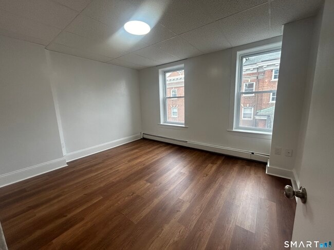 Foto del edificio - 156 Garfield Ave