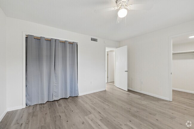 1 habitación, 1 baño - 646 pies cuadrados - Habitación - Avanda Oaks-One Month Free!