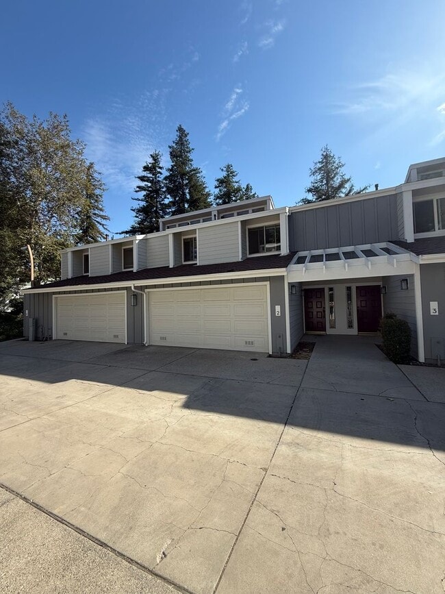 Building Photo - 18185 Andrea Cir N