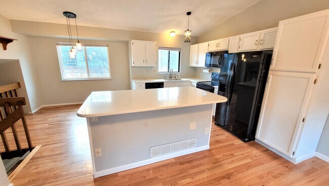 Building Photo - 6415 Pemberton Way