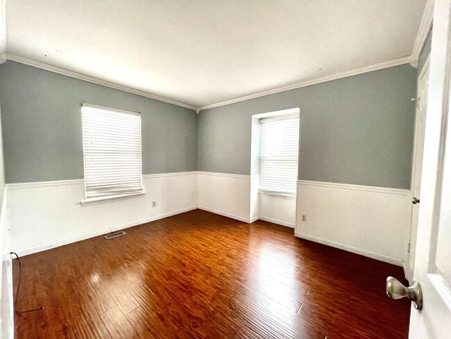 Building Photo - Beautiful 3-bedroom, 2.5-bathroom home
