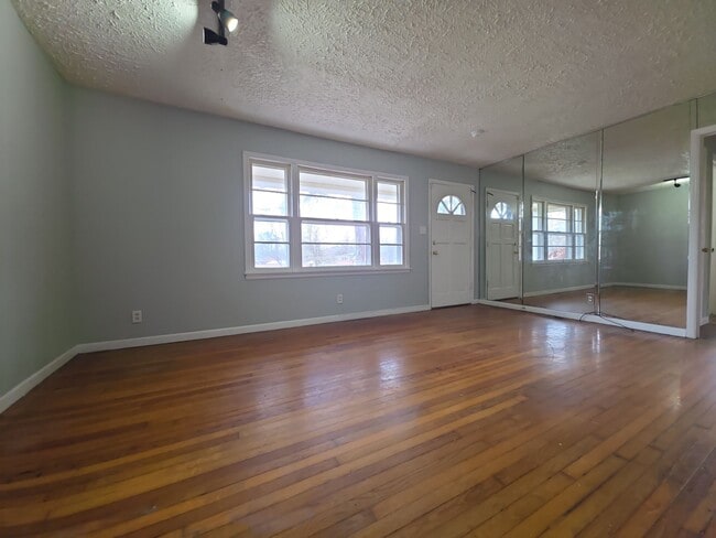 Building Photo - 3315 Kavanaugh Dr NW