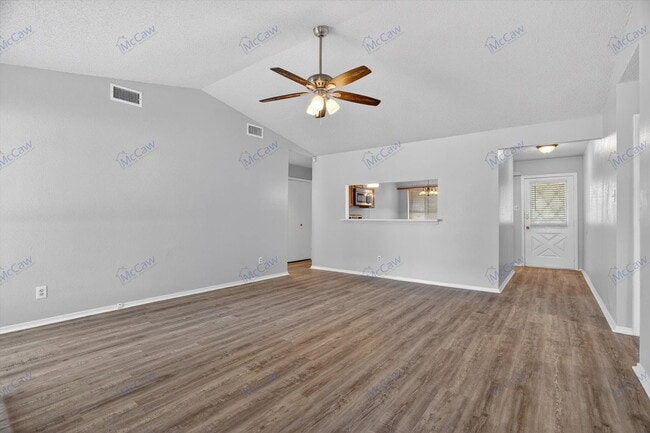 Foto del edificio - 1325 Garden Terrace Dr